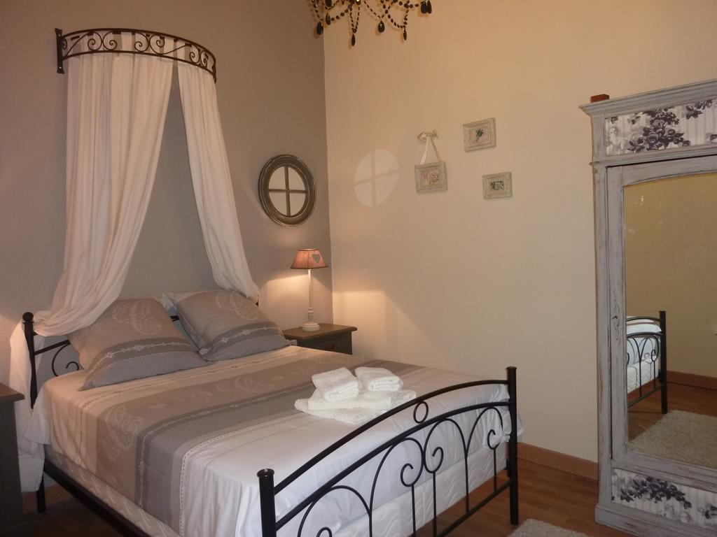 Bed and Breakfast Le Comptoir Des Ecoliers Gémozac Pokoj fotografie